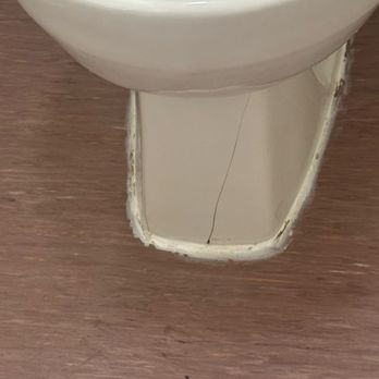Northern Queen Inn - Cracked toilet - Hotels Near Me - Nevada City, California Northern Queen Inn - Cracked toilet - Hotels Near Me - Nevada City, California