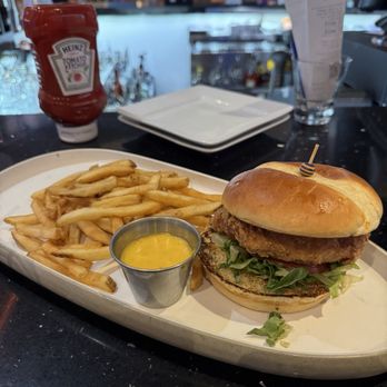 Dave & Buster's Orland Park - Crispy Chicken Sandwhich from the Eat & Play menu - American Near Me - Orland Park, Illinois
