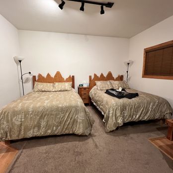 Aurora Borealis Lodge - Cedar Lodge 4 - Hotels & Travel Near Me - Fairbanks, Alaska Aurora Borealis Lodge - Cedar Lodge 4 - Hotels & Travel Near Me - Fairbanks, Alaska
