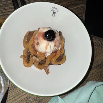 Flex Mussels - Vanilla Ice Cream Brownie Sundae - Seafood Near Me - New York, New York