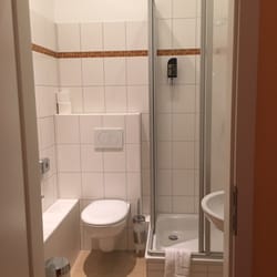 HappygoLucky - Clean bathroom. Shampoo/body wash included