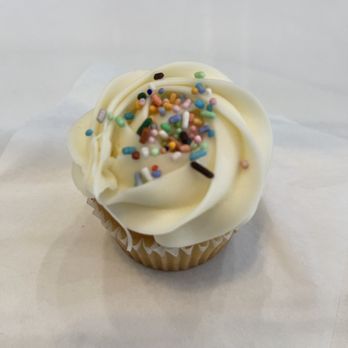 Love At First Bite - Had to have their last vanilla cupcake. - Bakeries Near Me - Berkeley, California
