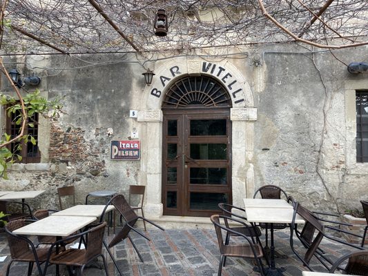 Bar Vitelli by null
