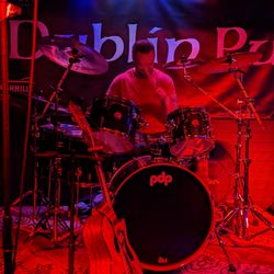 Dublin Pub - Dusty Beats (of "Searchlights")