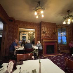 Landmark Restaurant at Old Rittenhouse Inn - Dining room