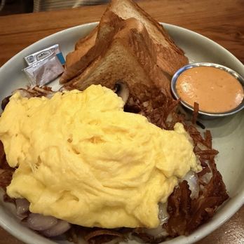 Countrypolitan Bar & Kitchen - Countrypolitan Nash Hash (scrambled, bacon, provolone, white bread, and white bbq sauce) - New American Near Me - Nashville, Tennessee