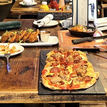 Finney's Crafthouse - Burbank - Gary's pizza yummmm - New American Near Me - Burbank, California