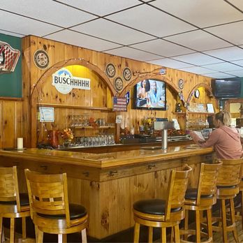 The Inn At Speculator - Cozy bar - New American Near Me - Speculator, New York The Inn At Speculator - Cozy bar - New American Near Me - Speculator, New York