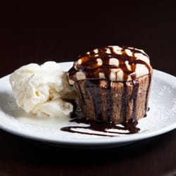 Old Mule - Volcán de chocolate con helado de americana
