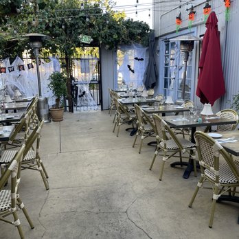 Chez Philippe - Back courtyard dining - French Near Me - Los Gatos, California
