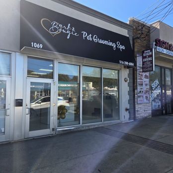 Bark & Bougie - Pet Groomers Near Me - Franklin Square, New York