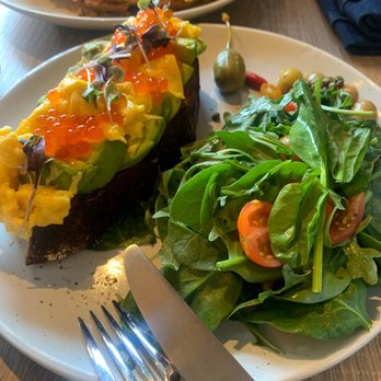 Papille Gustative - Avocado toast with scrambled egg, salmon eggs and a side fresh salad. - Coffee & Tea Near Me - Santa Monica, California Papille Gustative - Avocado toast with scrambled egg, salmon eggs and a side fresh salad. - Coffee & Tea Near Me - Santa Monica, California