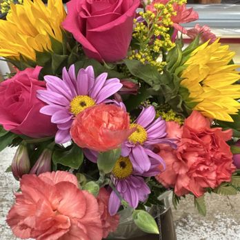 Creative Flowers n Dcor - Florists Near Me - Plainview, New York Creative Flowers n Dcor - Florists Near Me - Plainview, New York