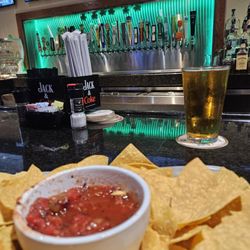 Houligans - Nachos and salsa