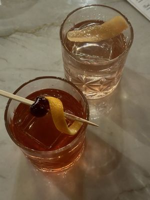 Bar Loretta by null
