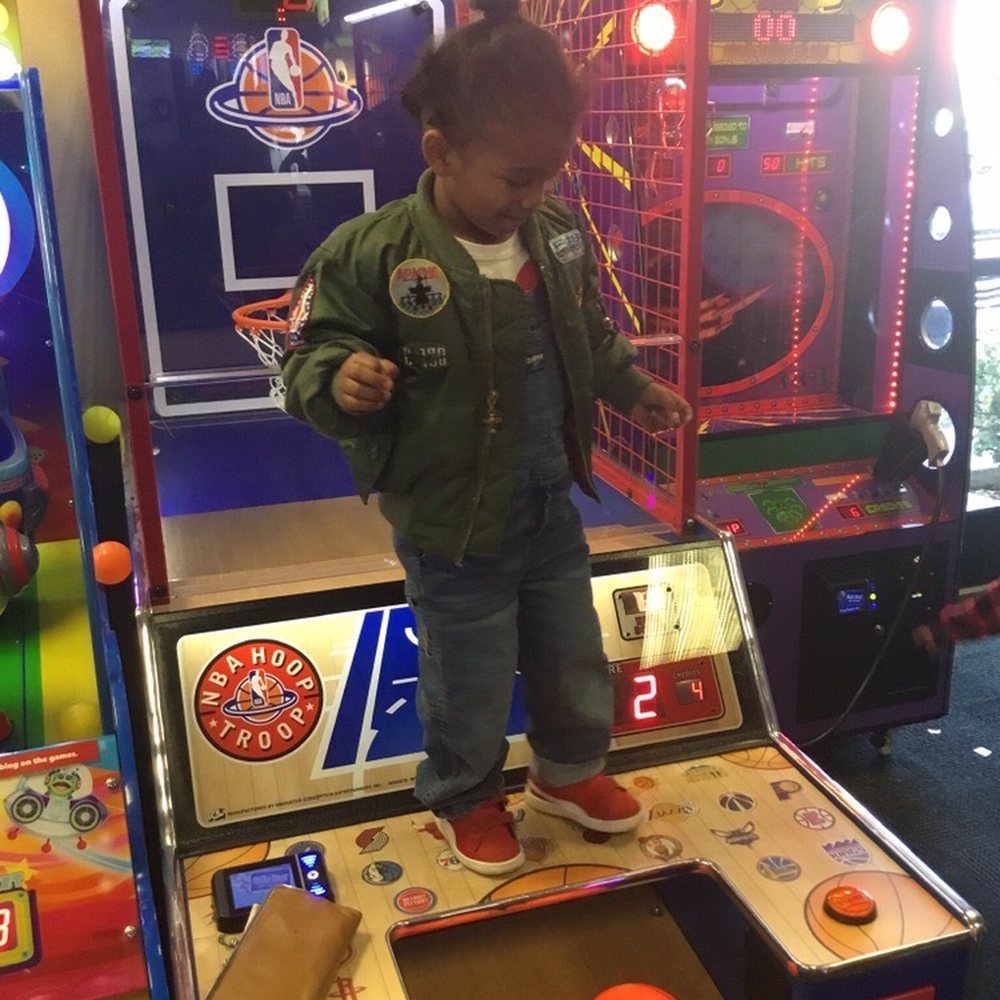 Chuck E. Cheese - Ummmmm - Pizza Near Me - West Hills, California