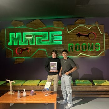 Maze Rooms - Us happy - Escape Games Near Me - Los Angeles, California