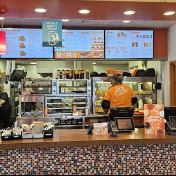 Popeyes Louisiana Kitchen - Lunch time. I'm not that hungry, so just a Large 4 Piece combo meal. - Chicken Wings Near Me - Centerton, Arkansas Popeyes Louisiana Kitchen - Lunch time. I'm not that hungry, so just a Large 4 Piece combo meal. - Chicken Wings Near Me - Centerton, Arkansas