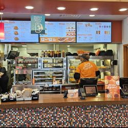 Popeyes Louisiana Kitchen - Lunch time. I'm not that hungry, so just a Large 4 Piece combo meal.