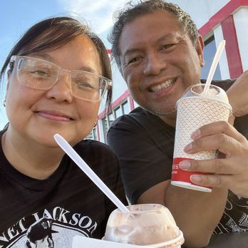 Oberweis Ice Cream and Dairy Store - Happy customers! - Ice Cream & Frozen Yogurt Near Me - Rolling Meadows, Illinois