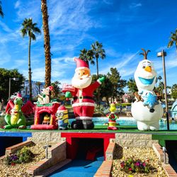 Boomers Palm Springs - Christmas in the desert at the final hole of mini golf