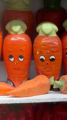 Salt & Pepper Shaker Museum by null