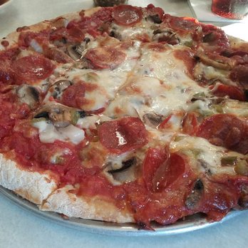 Family Pizza - pepperoni, mushrooms, olives, and cheese - Pizza Near Me - Vienna, Illinois Family Pizza - pepperoni, mushrooms, olives, and cheese - Pizza Near Me - Vienna, Illinois