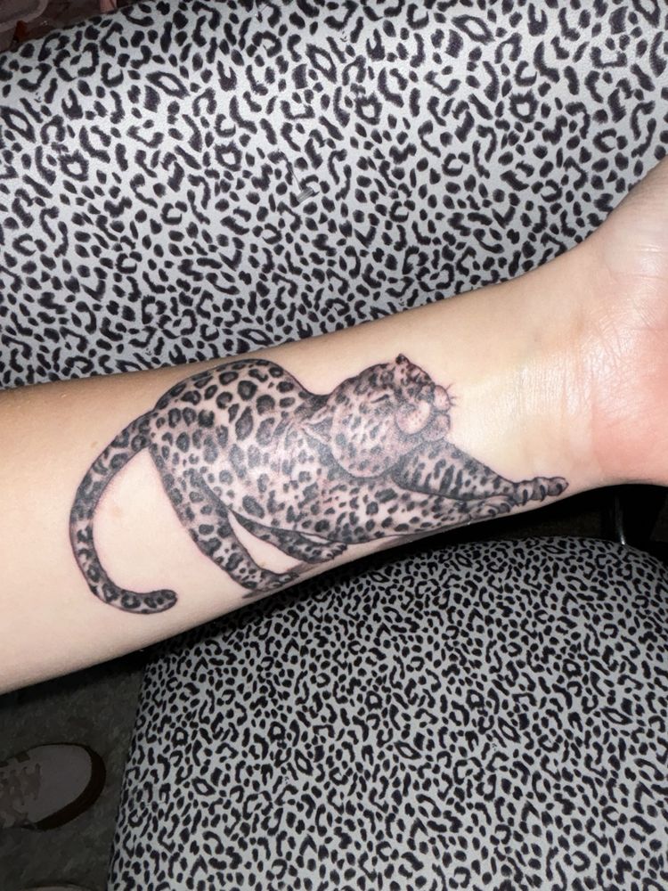 Bright Ideas Tattoo & Piercing Logo