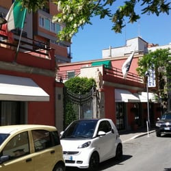 Villa Margherita - Wejscie do hotelu od ulicy