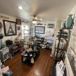 Sweet Creek Boutique - One of the rooms inside Sweet Creek