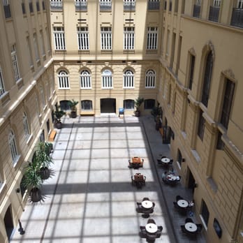 Café com Letras Liberdade - Cafe overview on covered courtyard - Cafes Near Me - Belo Horizonte, MG Café com Letras Liberdade - Cafe overview on covered courtyard - Cafes Near Me - Belo Horizonte, MG
