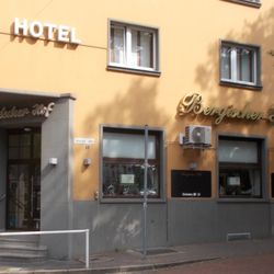 Bergischer Hof - Die Front am Morgen