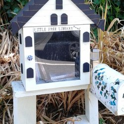 Little Free Library - Very pretty Library box