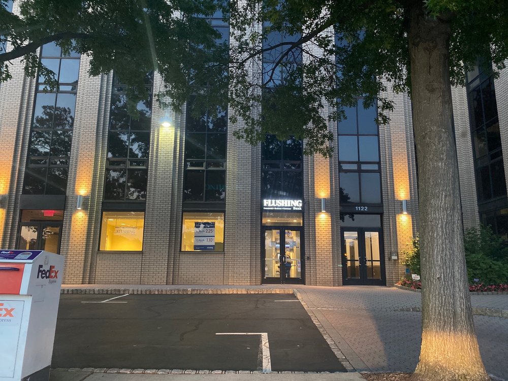 FLUSHING BANK Banks & Credit Unions 1122 Franklin Ave, Garden City