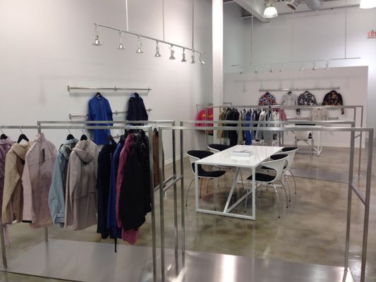 Commercial wall hanging and staging - Hanging and assembling of commercial staging Commercial wall hanging and staging - Hanging and assembling of commercial staging