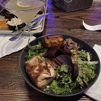 Sideshow - Salad with mahi mahi - Sports Bars Near Me - New Paltz, New York