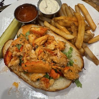 Mama's on the Half Shell - Lobster Roll (Hot) - Bars Near Me - Baltimore, Maryland