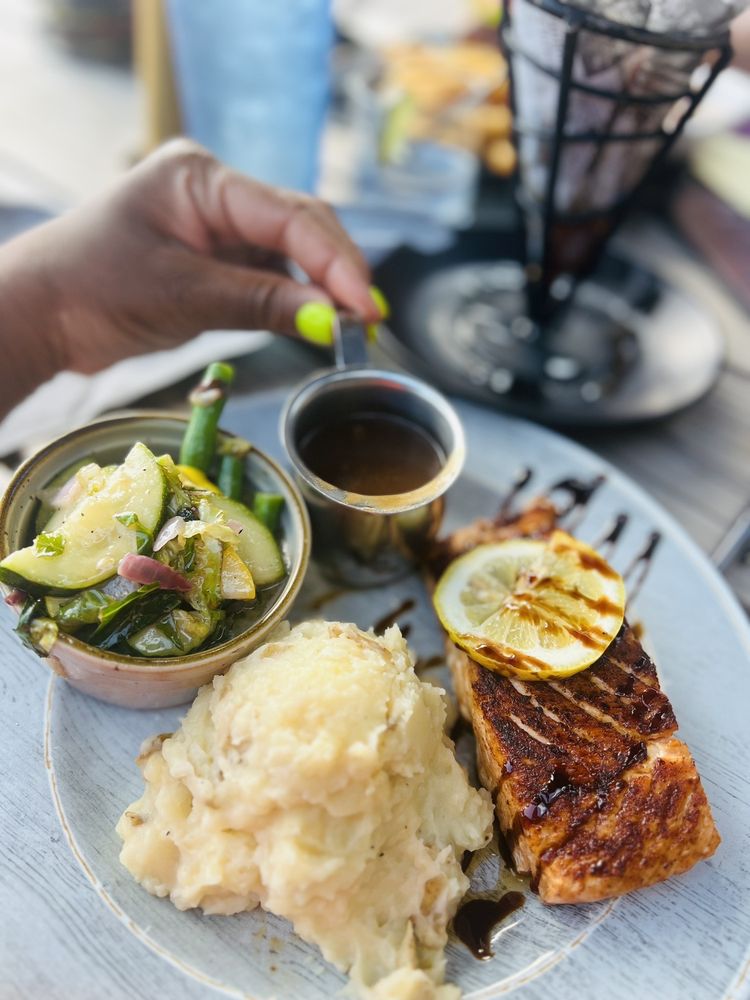 IRON RAIL PUB & GRILL Updated October 2024 70 Photos & 26 Reviews