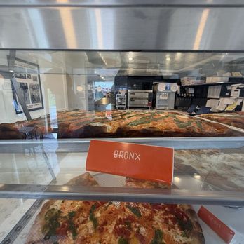 Pipinelli’s Pizza Parlor - Pizza Near Me - Poughkeepsie, New York