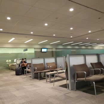 Porter Airport Lounge - Spacious lounge area - Airport Lounges Near Me - Toronto, Ontario Porter Airport Lounge - Spacious lounge area - Airport Lounges Near Me - Toronto, Ontario