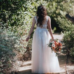 Look at that perfect hem length!!! Photo: copyright 2023 Jenn Spain Photography Look at that perfect hem length!!! Photo: copyright 2023 Jenn Spain Photography