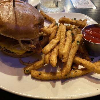 Social House Kitchen and Bar - California burger with fries - Burgers Near Me - Bakersfield, California Social House Kitchen and Bar - California burger with fries - Burgers Near Me - Bakersfield, California