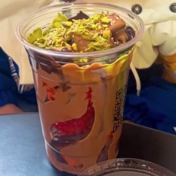 Juice Breeze - Dubai chocolate strawberries - Juice Bars & Smoothies Near Me - El Sobrante, California