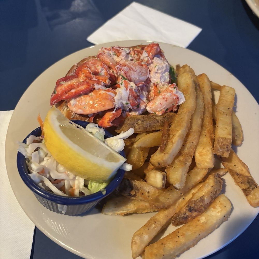 Boston Sail Loft - New England Lobster Roll - Bars Near Me - Boston, Massachusetts Boston Sail Loft - New England Lobster Roll - Bars Near Me - Boston, Massachusetts