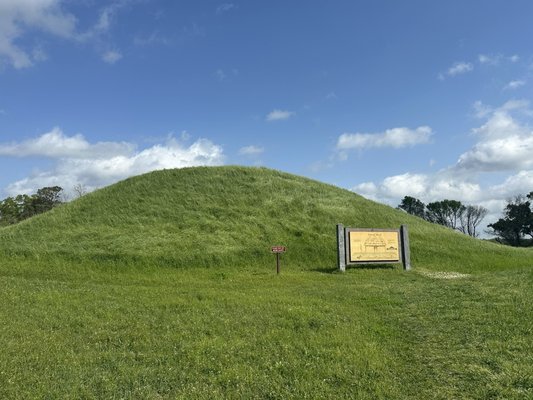 Emerald Mound by null