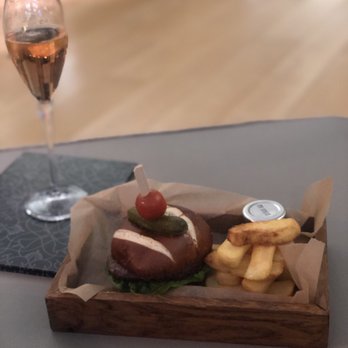 The Concorde Room - Decent burger.... better champagne! - Lounges Near Me - London, XGL