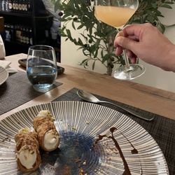 Il Basilico - Postre italiano riquísimo, canolli con ricotta...