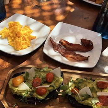 Cafe on 27 - Avocado toast with eggs and bacon - Breakfast & Brunch Near Me - Topanga, California Cafe on 27 - Avocado toast with eggs and bacon - Breakfast & Brunch Near Me - Topanga, California