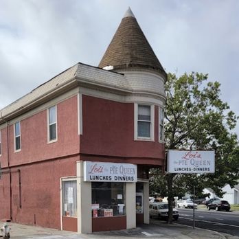 Lois the Pie Queen - The cutest little building that houses "Lois, the pie queen" restaurant. - Desserts Near Me - Oakland, California Lois the Pie Queen - The cutest little building that houses "Lois, the pie queen" restaurant. - Desserts Near Me - Oakland, California
