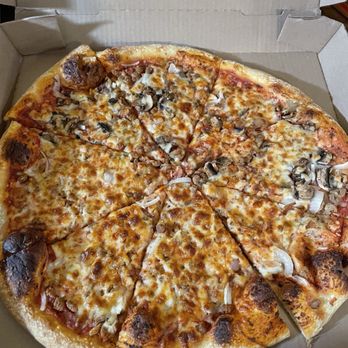 Roma Pizza - Beef and onion, 1/2 with mushrooms - Pizza Near Me - Pottsboro, Texas Roma Pizza - Beef and onion, 1/2 with mushrooms - Pizza Near Me - Pottsboro, Texas